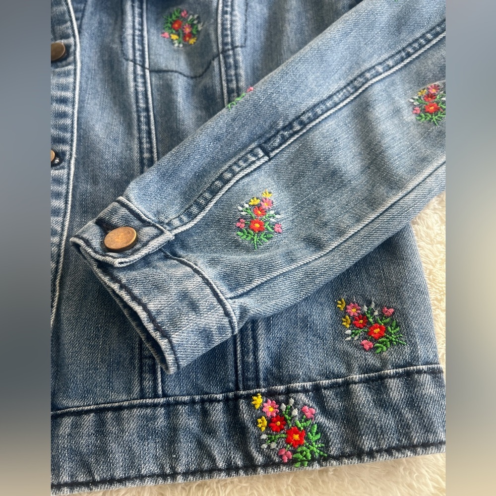 TINSEL Denim Couture Floral Embroidered Cropped Denim Jacket Medium Wash Boho M - Picture 11 of 16